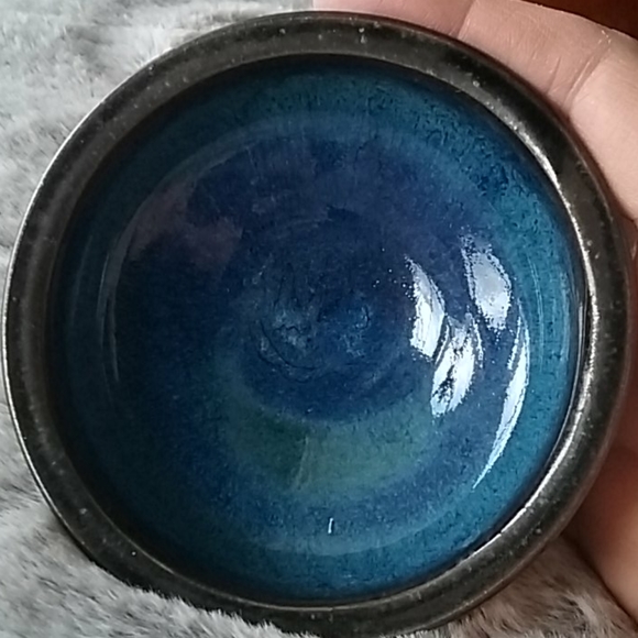 Two Pottery Bowls - Picture 4 of 8
